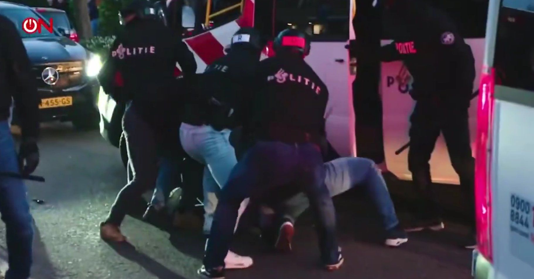 Revolt in the Dutch town of Loosdrecht. When migration policy strikes a local community